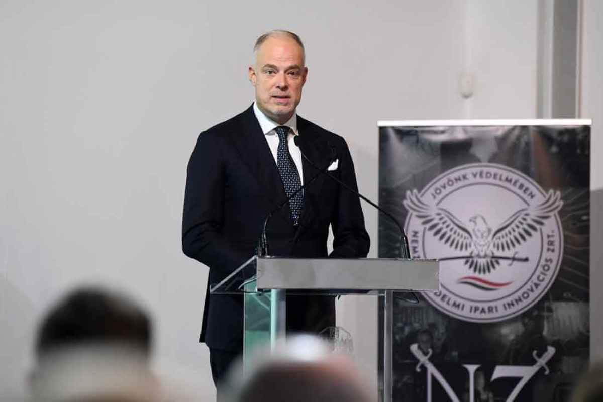 Szalay-Bobrovniczky Kristóf honvédelmi miniszter. Fotó: MTI/Kovács Attila